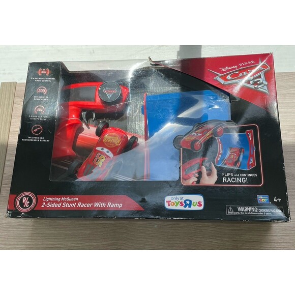 Disney Pixar Cars 3 Red Lightning McQueen 2-Sided RC Stunt Racer & Ramp TRU Excl - Picture 1 of 12